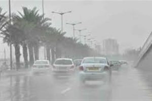سقوط أمطار رعدية بشوارع السعودية