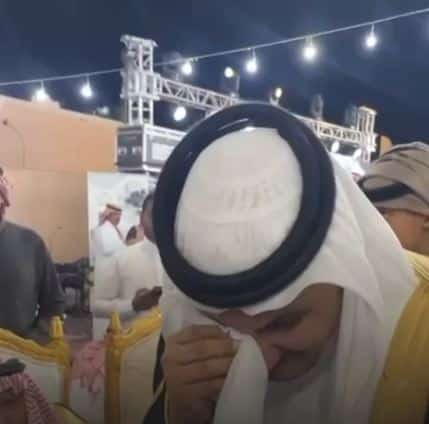 عريس سعودي يشعل السوشيال ميديا